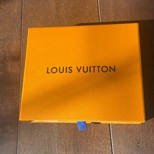 Louis Vuitton box small wallet size